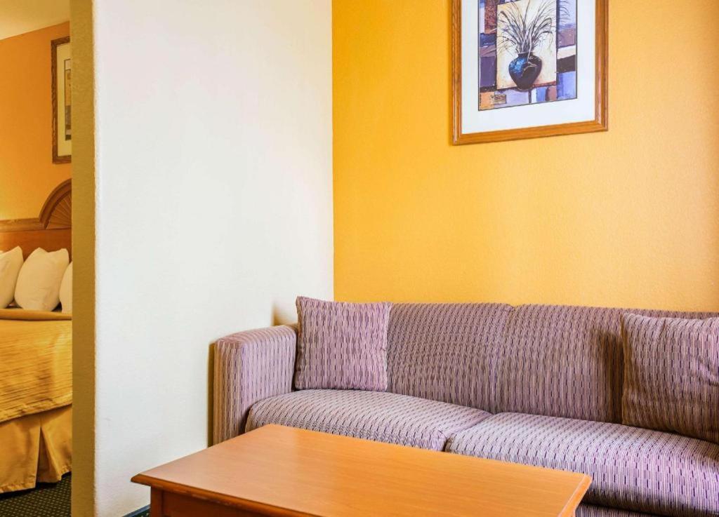 Quality Inn & Suites Franklin מראה חיצוני תמונה